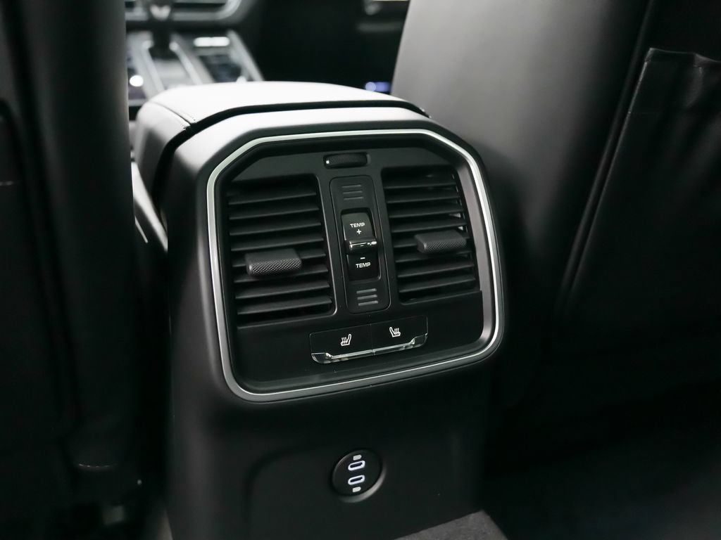 Certified 2026 Porsche Macan Turbo AWD/4WD image 20