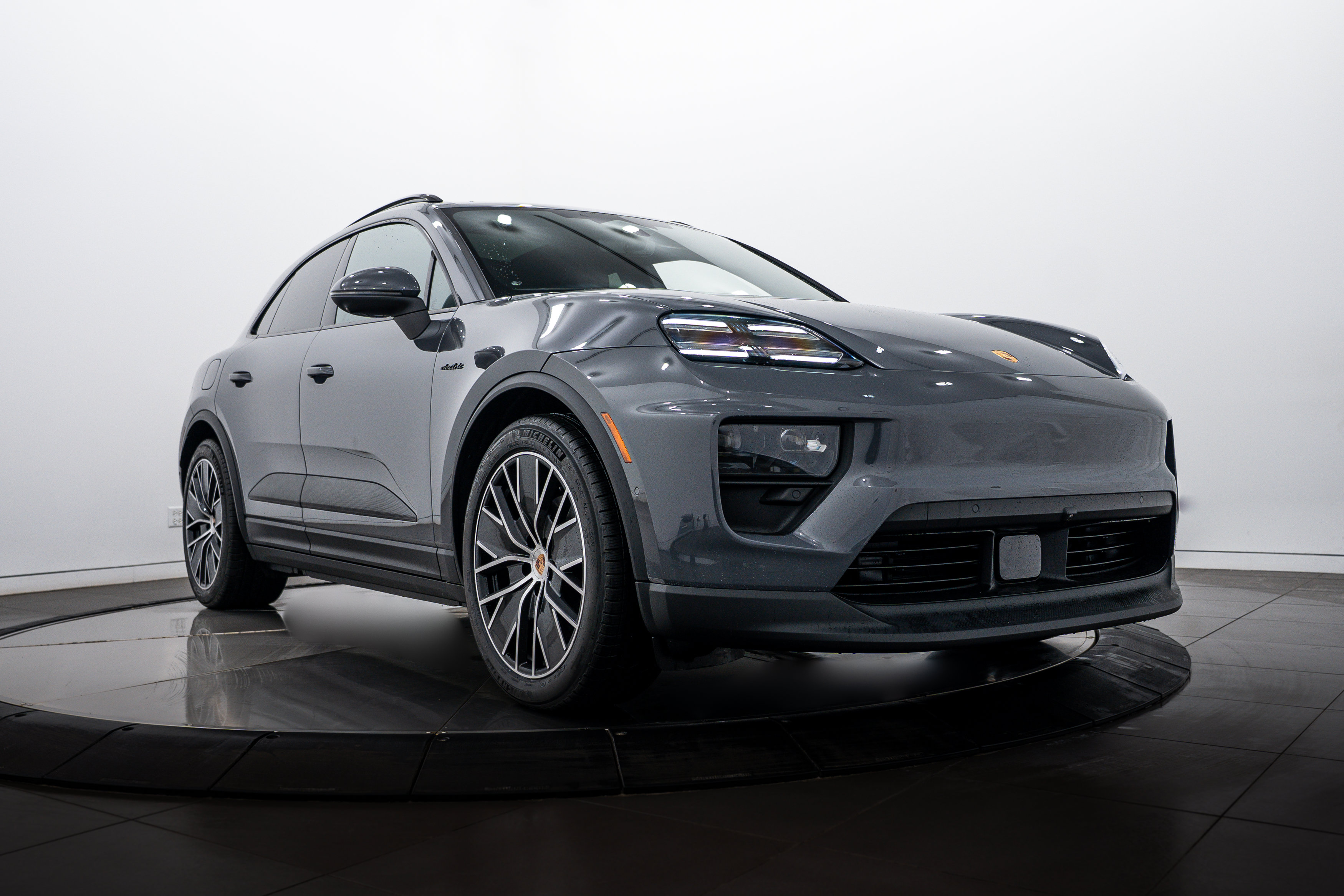 New 2026 Porsche Macan 4 Electric AWD/4WD image 9