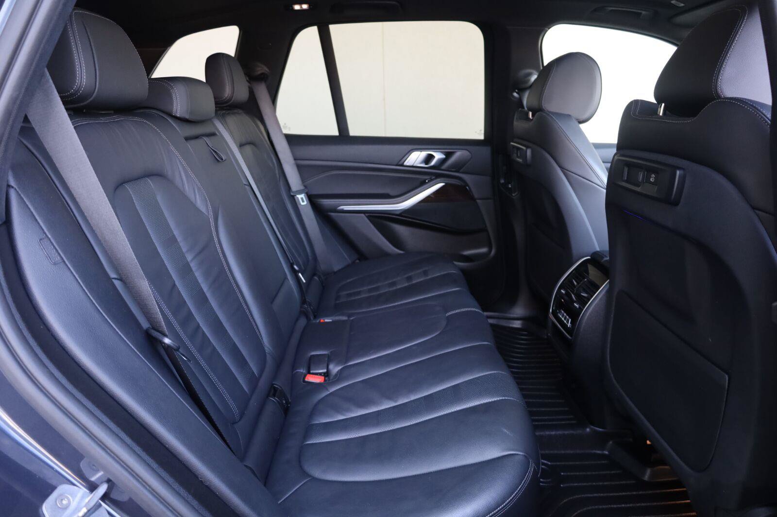 Used 2019 BMW X5 xDrive40i w/ Convenience Package AWD/4WD image 24
