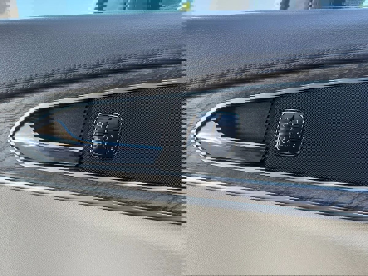 Used 2016 Lincoln MKX Select w/ Select Plus Package FWD image 38