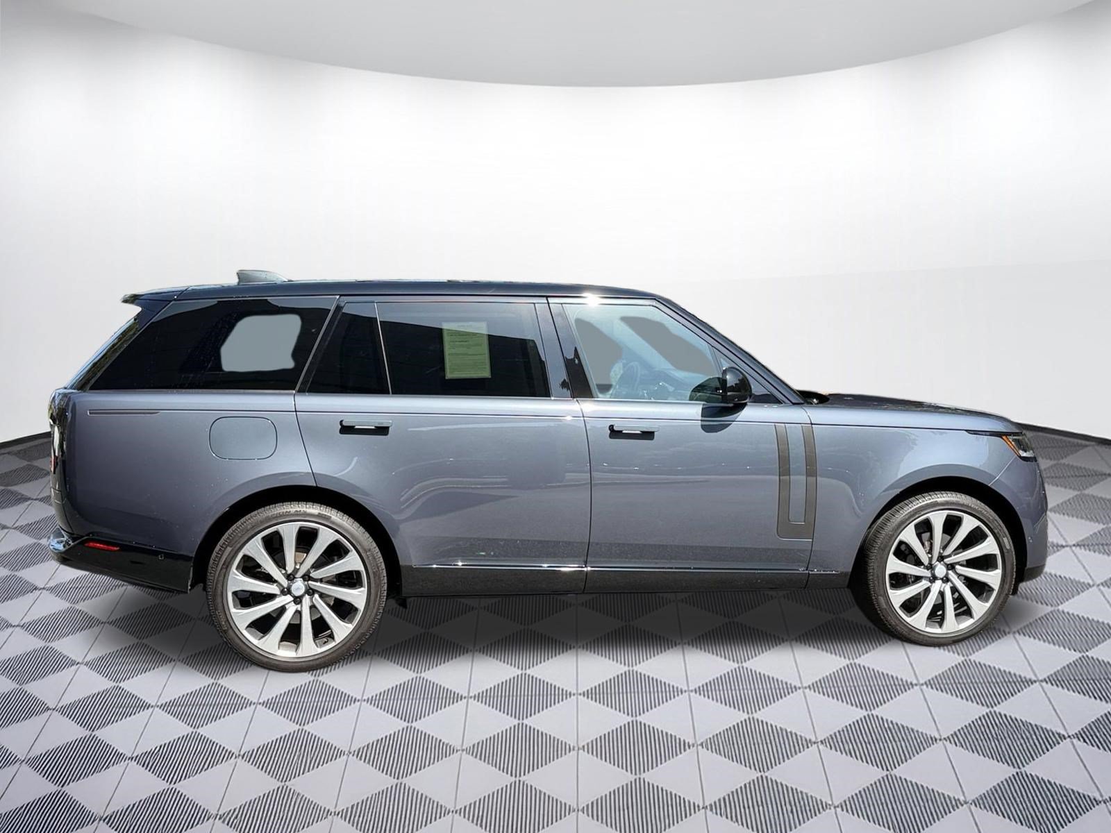 Used 2025 Land Rover Range Rover Long Wheelbase SE AWD/4WD image 8