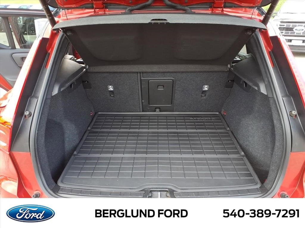 Used 2021 Volvo XC40 T5 R-Design w/ Climate Package image 14