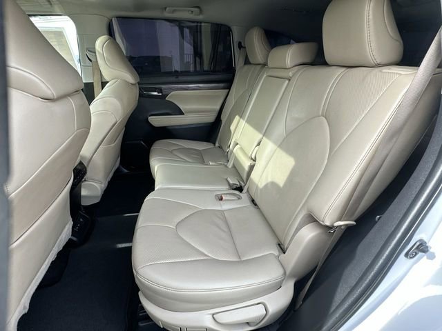 Used 2023 Toyota Highlander Limited image 26