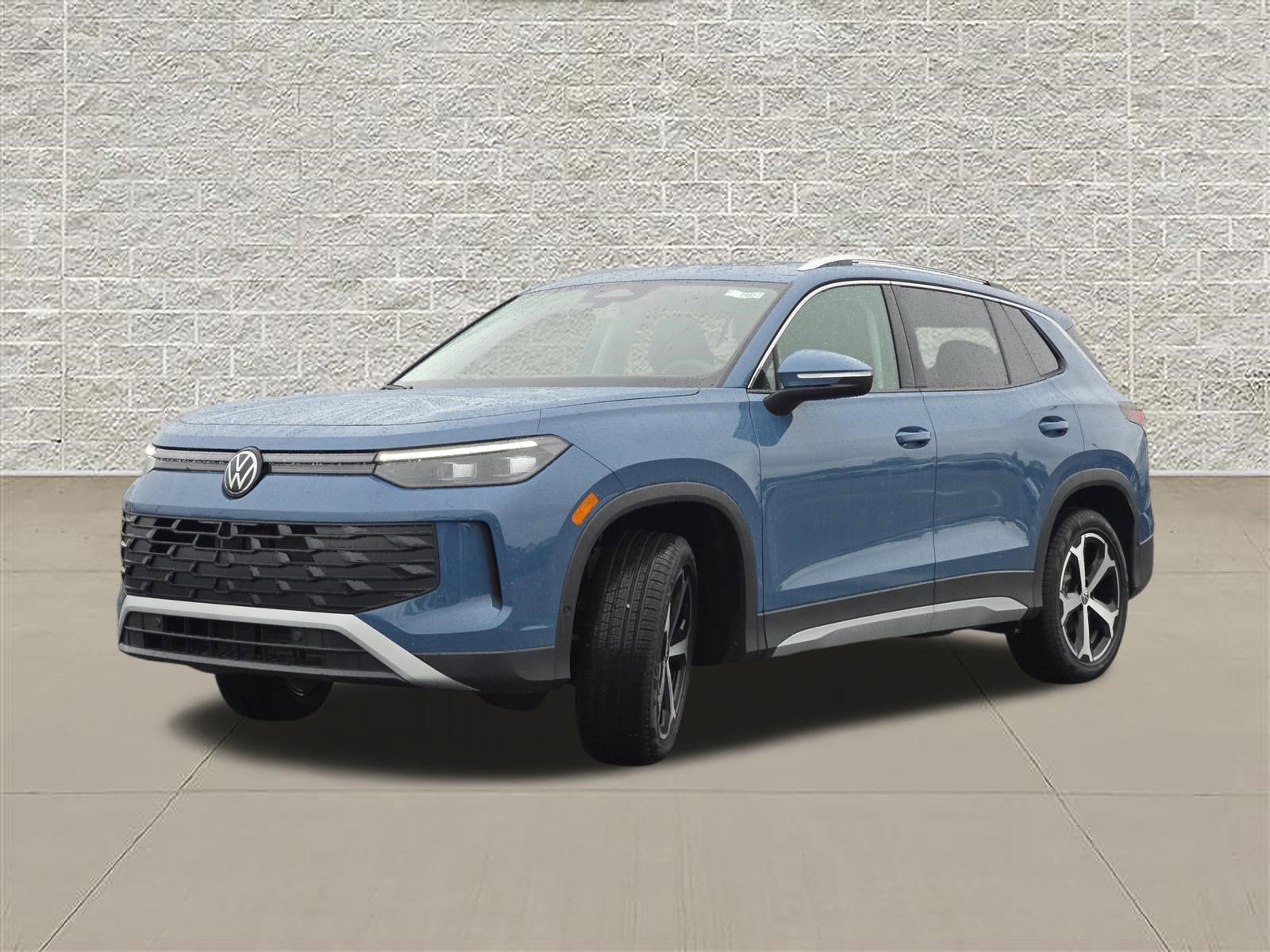 New 2026 Volkswagen Tiguan SE AWD/4WD image 3