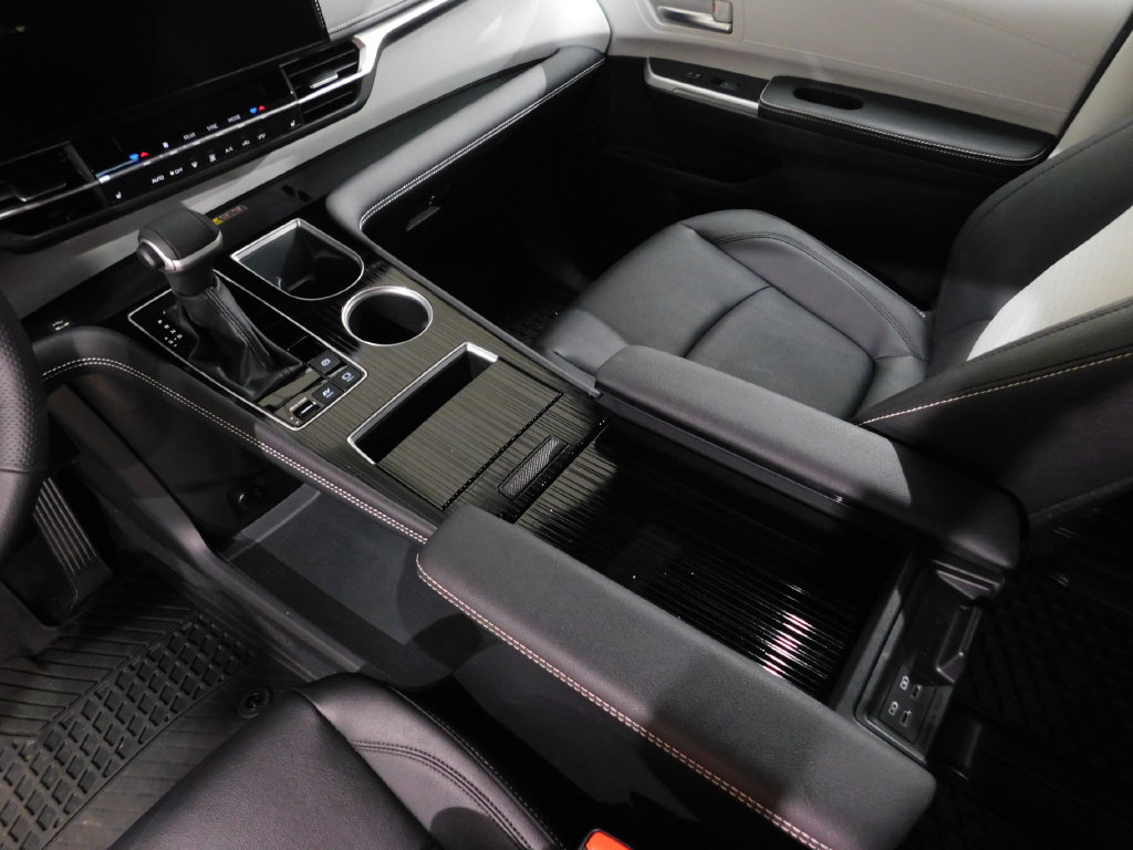 Used 2026 Toyota Sienna XSE AWD/4WD image 45