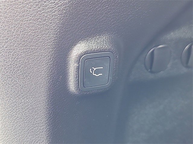 Used 2019 Jeep Cherokee Limited w/ Trailer Tow Group image 24