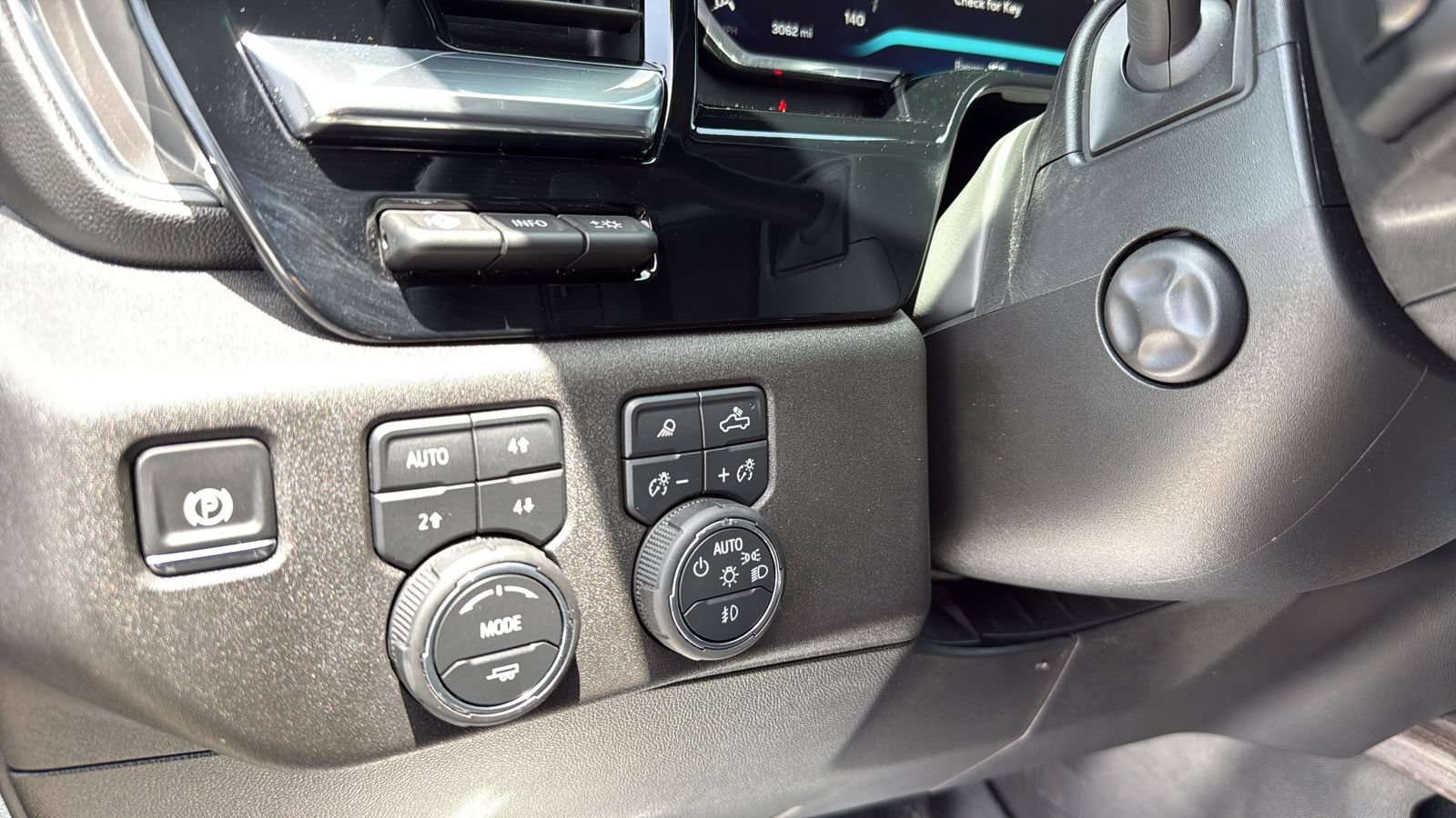 Used 2026 Chevrolet Silverado 1500 LTZ AWD/4WD image 17