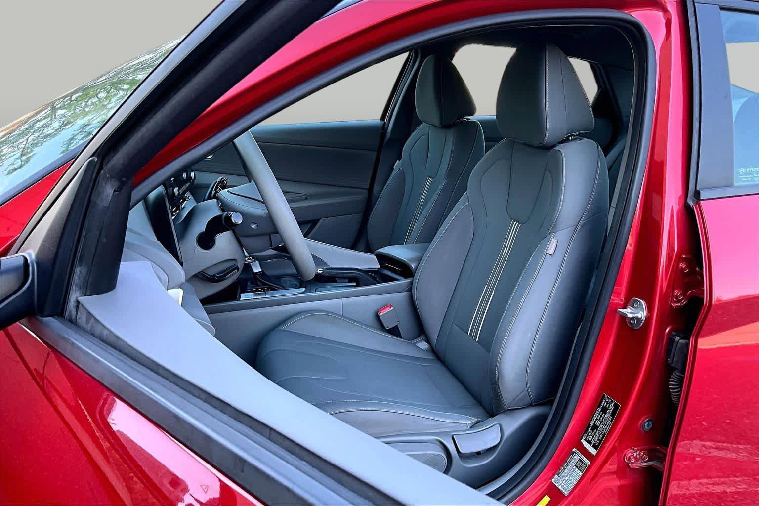Used 2022 Hyundai Elantra SEL FWD image 16