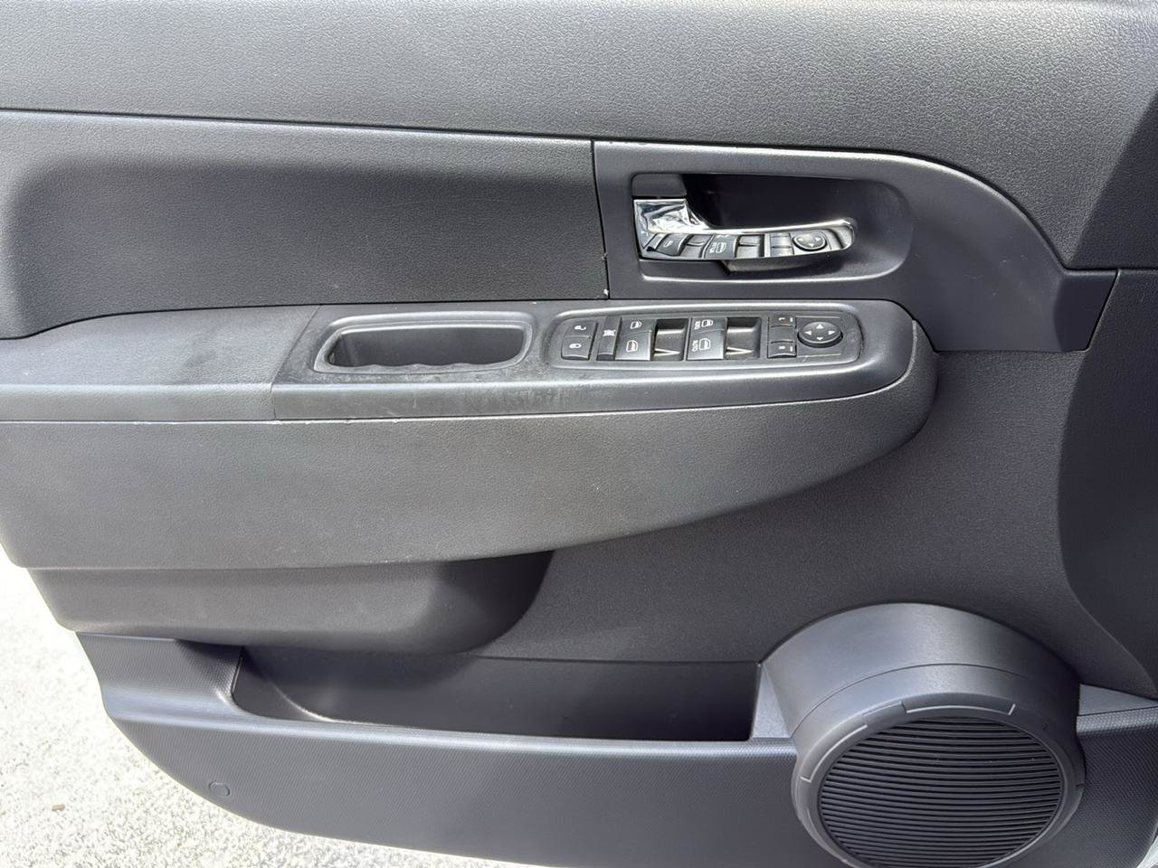 Used 2012 Jeep Liberty Sport RWD image 38