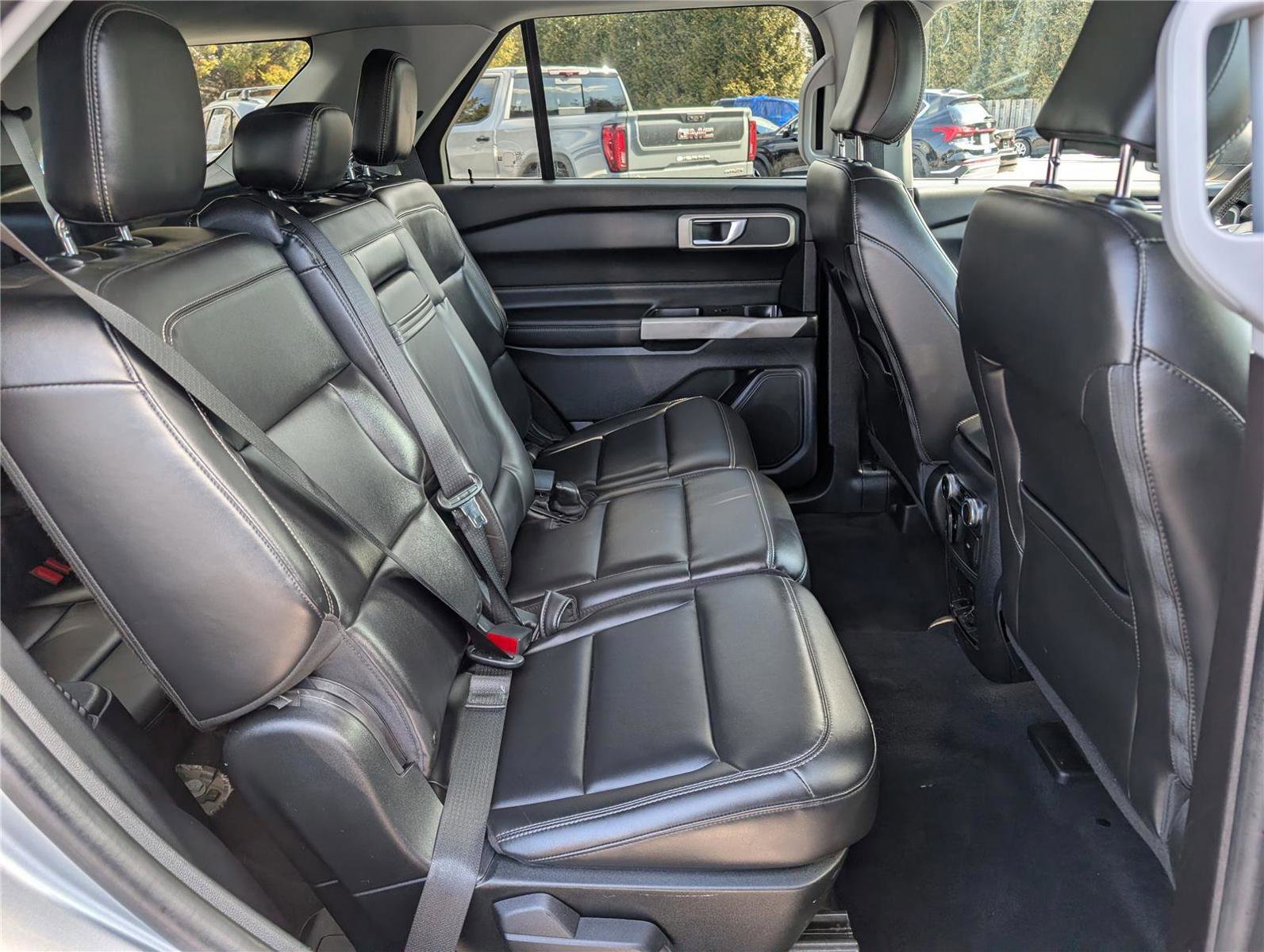 Used 2022 Ford Explorer XLT w/ Equipment Group 202A image 13