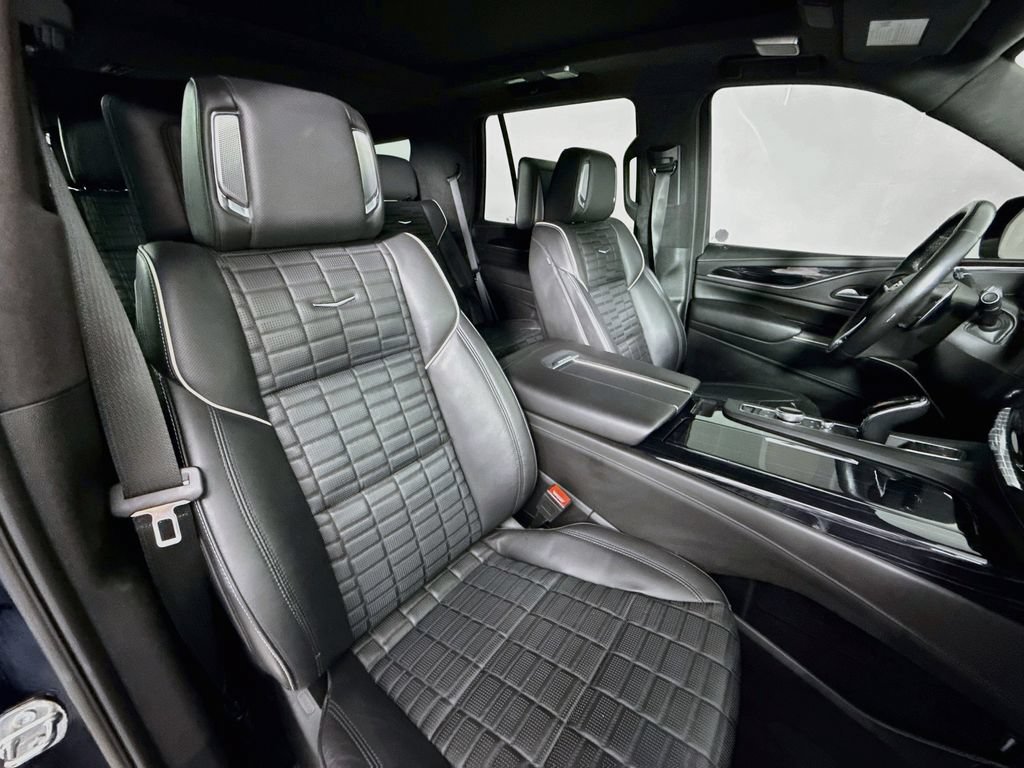 Used 2023 Cadillac Escalade V w/ LPO, ONYX Package AWD/4WD image 32