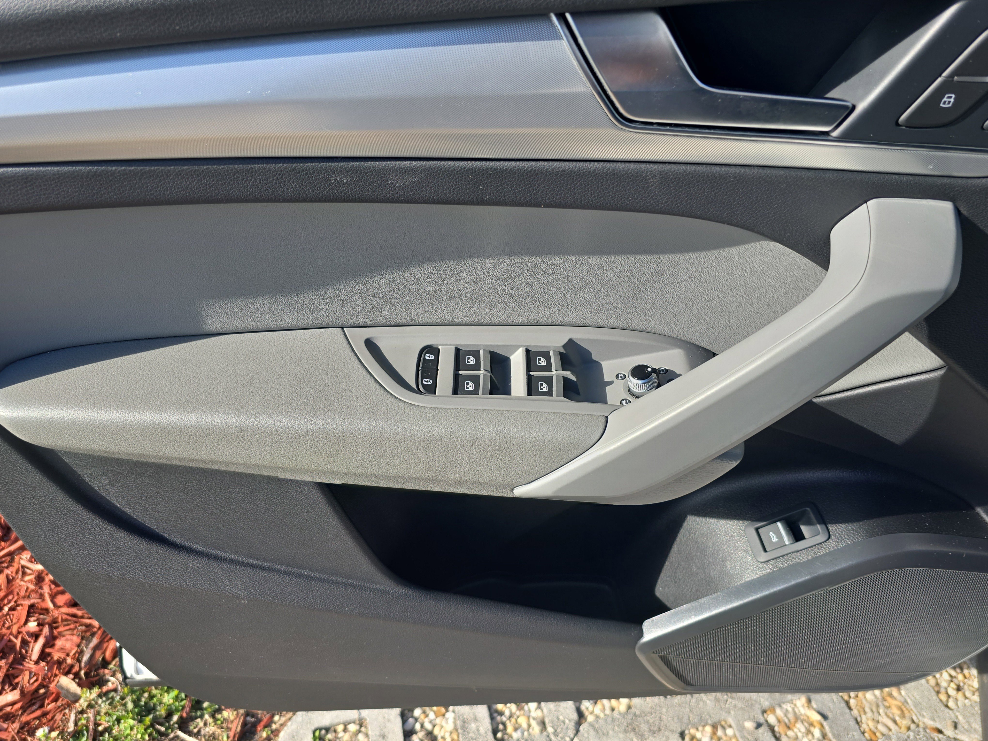 Used 2025 Audi Q5 2.0T Premium image 17