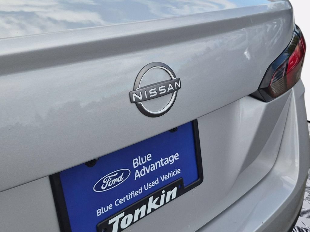 Used 2025 Nissan Versa SV FWD image 24
