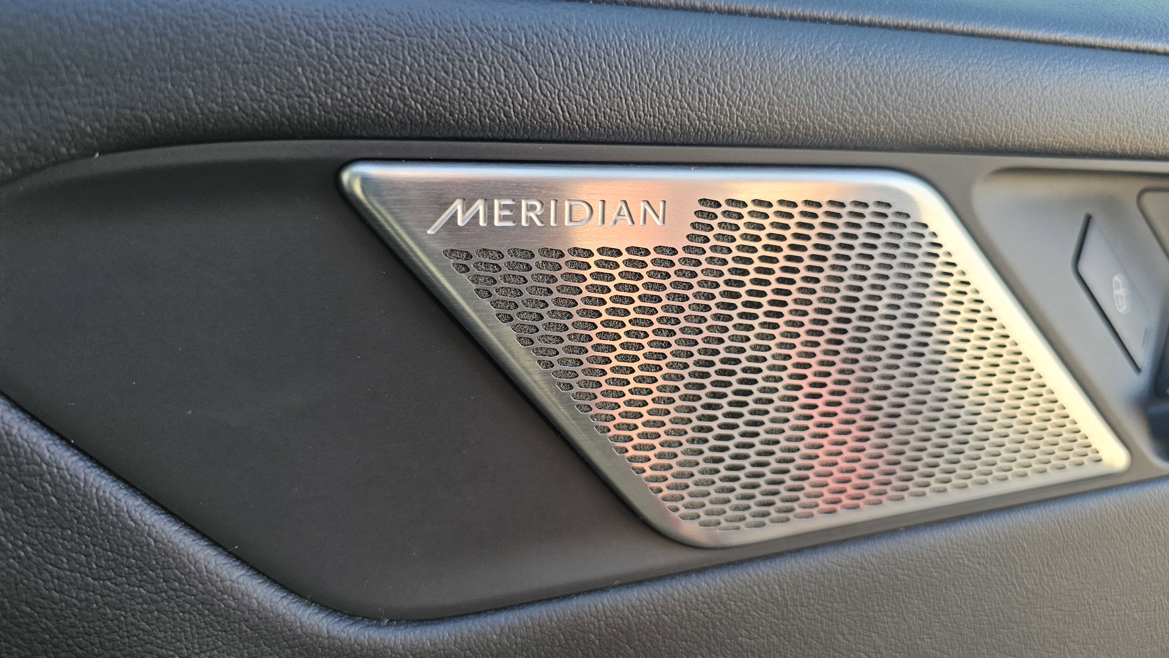 Used 2020 Jaguar I-PACE S image 32