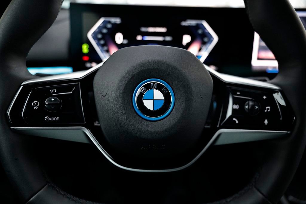 Certified 2025 BMW i5 xDrive40 w/ Premium Package image 36