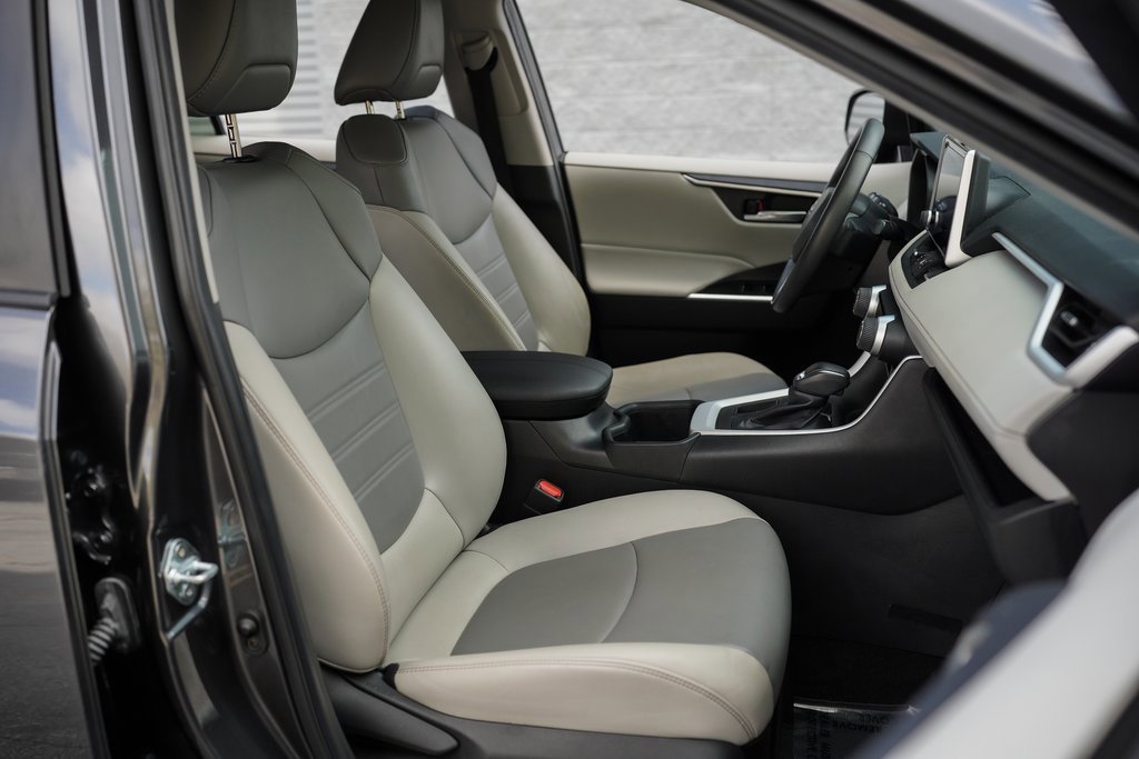 Used 2023 Toyota RAV4 XLE Premium image 24