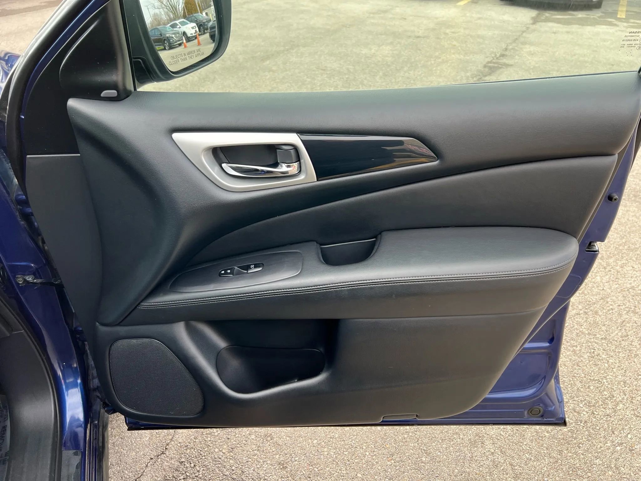 Used 2019 Nissan Pathfinder SV image 20