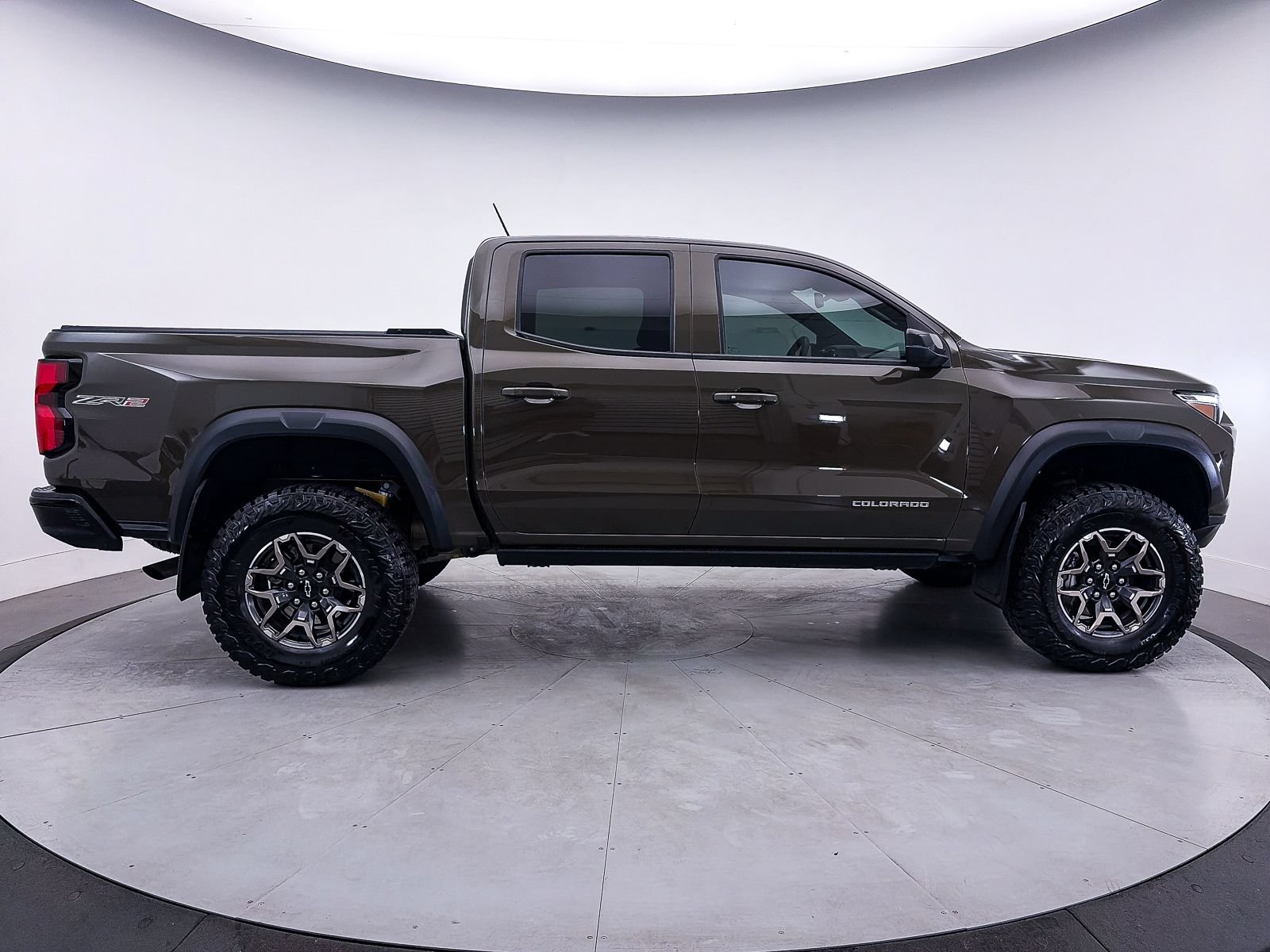 Used 2023 Chevrolet Colorado ZR2 w/ ZR2 Convenience Package III AWD/4WD image 9