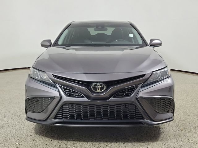 Used 2021 Toyota Camry SE FWD image 3