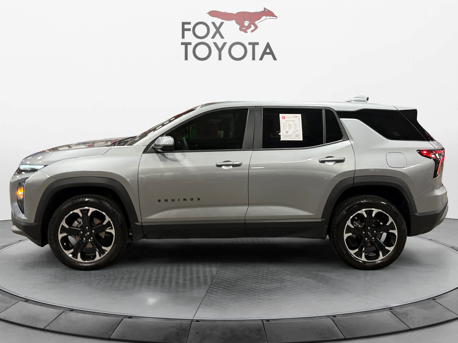 Used 2025 Chevrolet Equinox LT FWD image 2