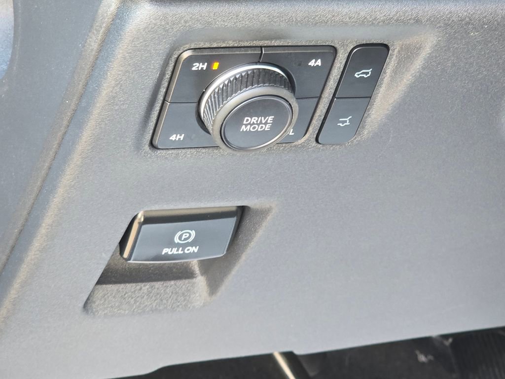 Used 2025 Ford Expedition Active AWD/4WD image 8