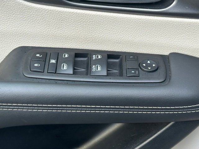 Used 2024 Chrysler Pacifica Touring-L image 23