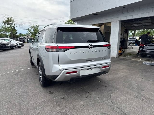 Used 2025 Nissan Pathfinder SL AWD/4WD image 4