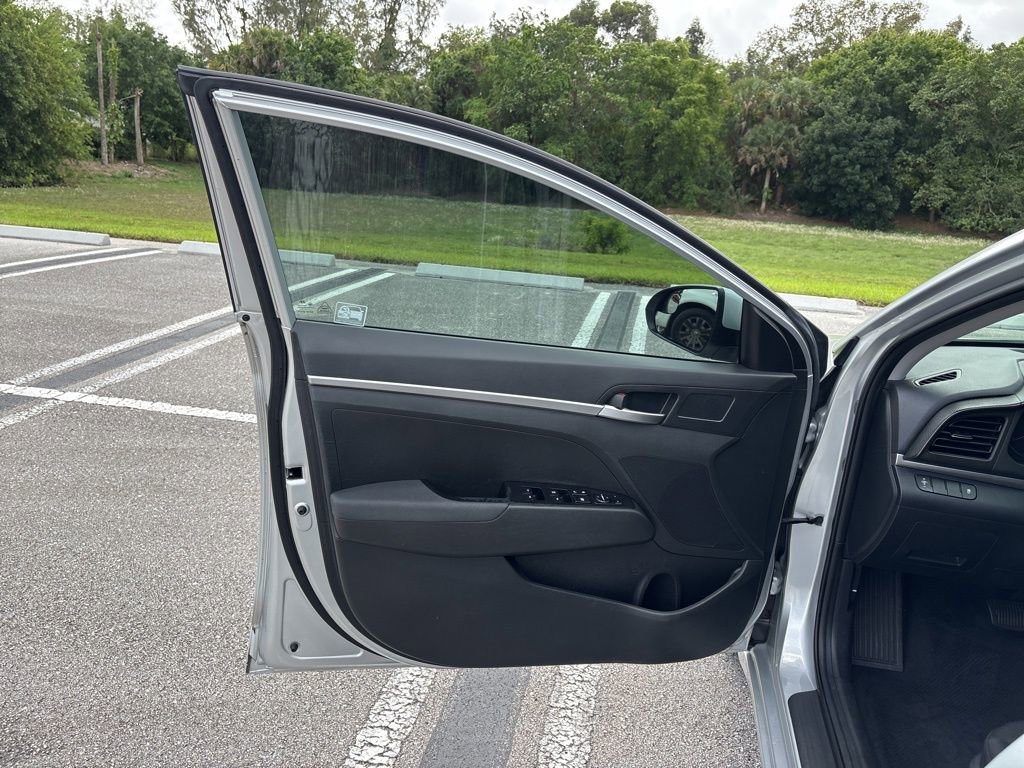 Used 2019 Hyundai Elantra SE w/ Cargo Package image 15