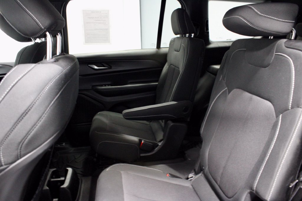 Used 2024 Jeep Grand Cherokee L Laredo AWD/4WD image 21