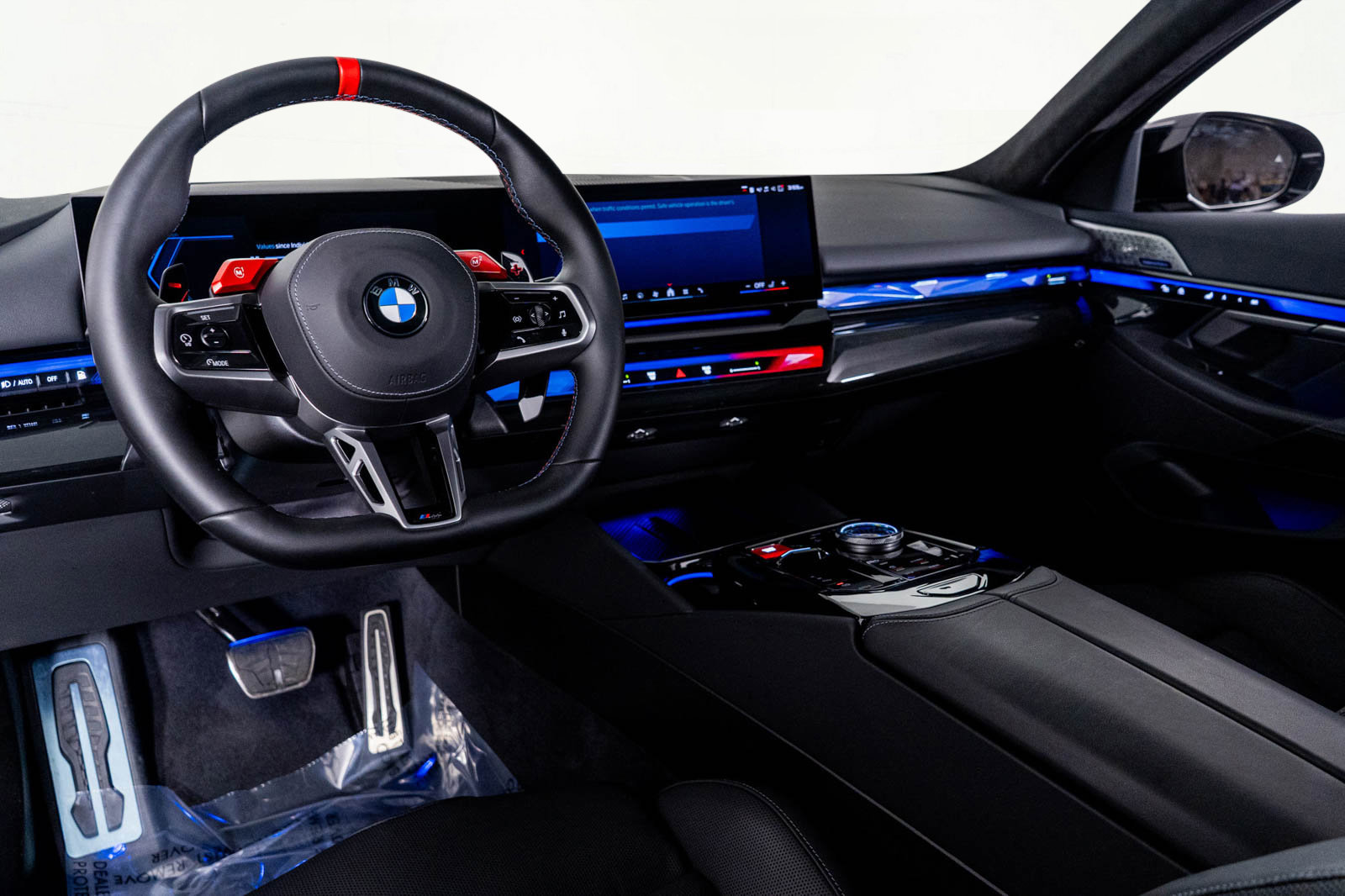 Used 2025 BMW M5 w/ Executive Package image 2