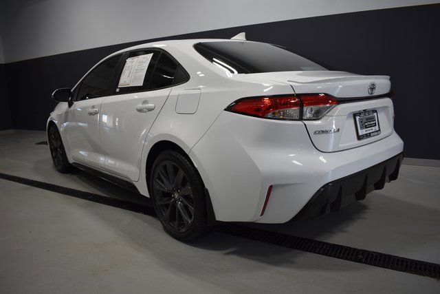 Used 2025 Toyota Corolla SE image 3