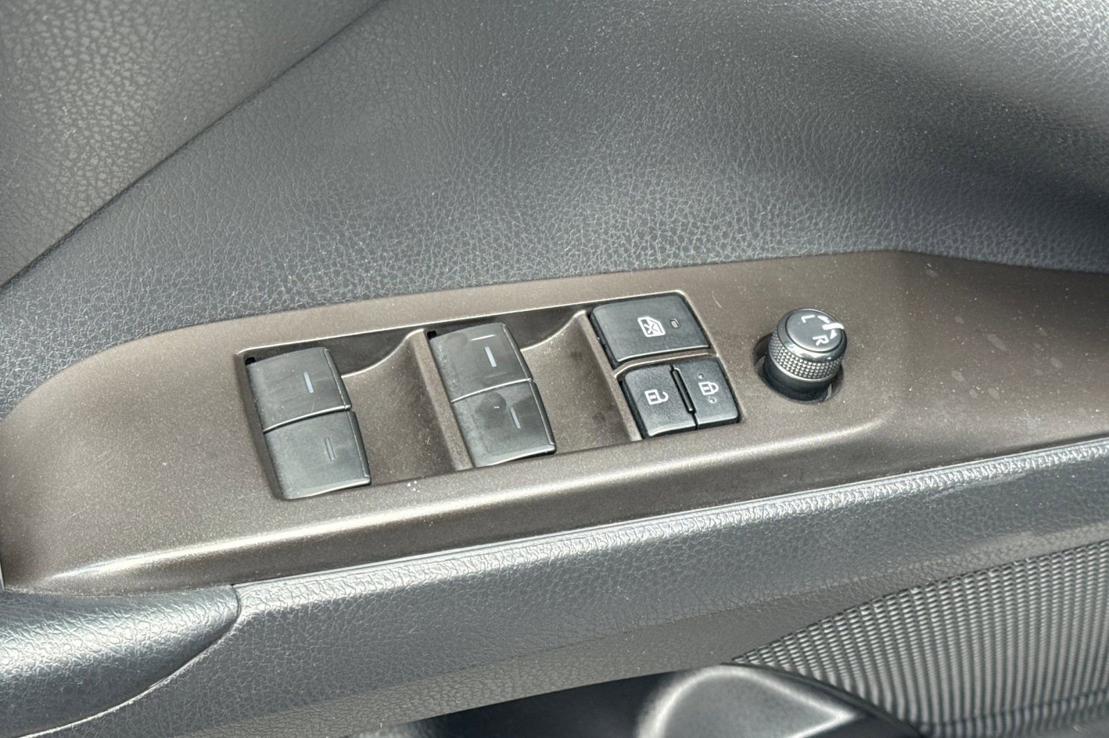 Used 2022 Toyota Camry SE FWD image 15