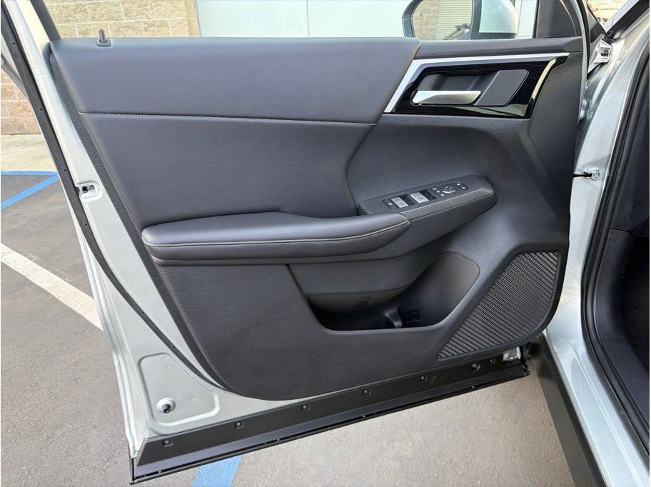 Used 2025 Mitsubishi Outlander SE image 9
