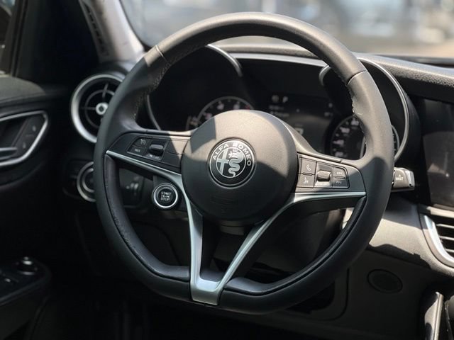 Used 2017 Alfa Romeo Giulia w/ Sport Appearance Package RWD image 28