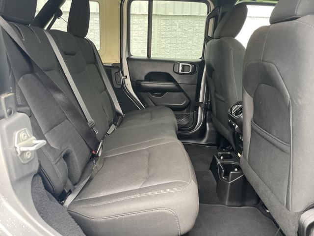Used 2019 Jeep Wrangler Unlimited Sahara AWD/4WD image 15