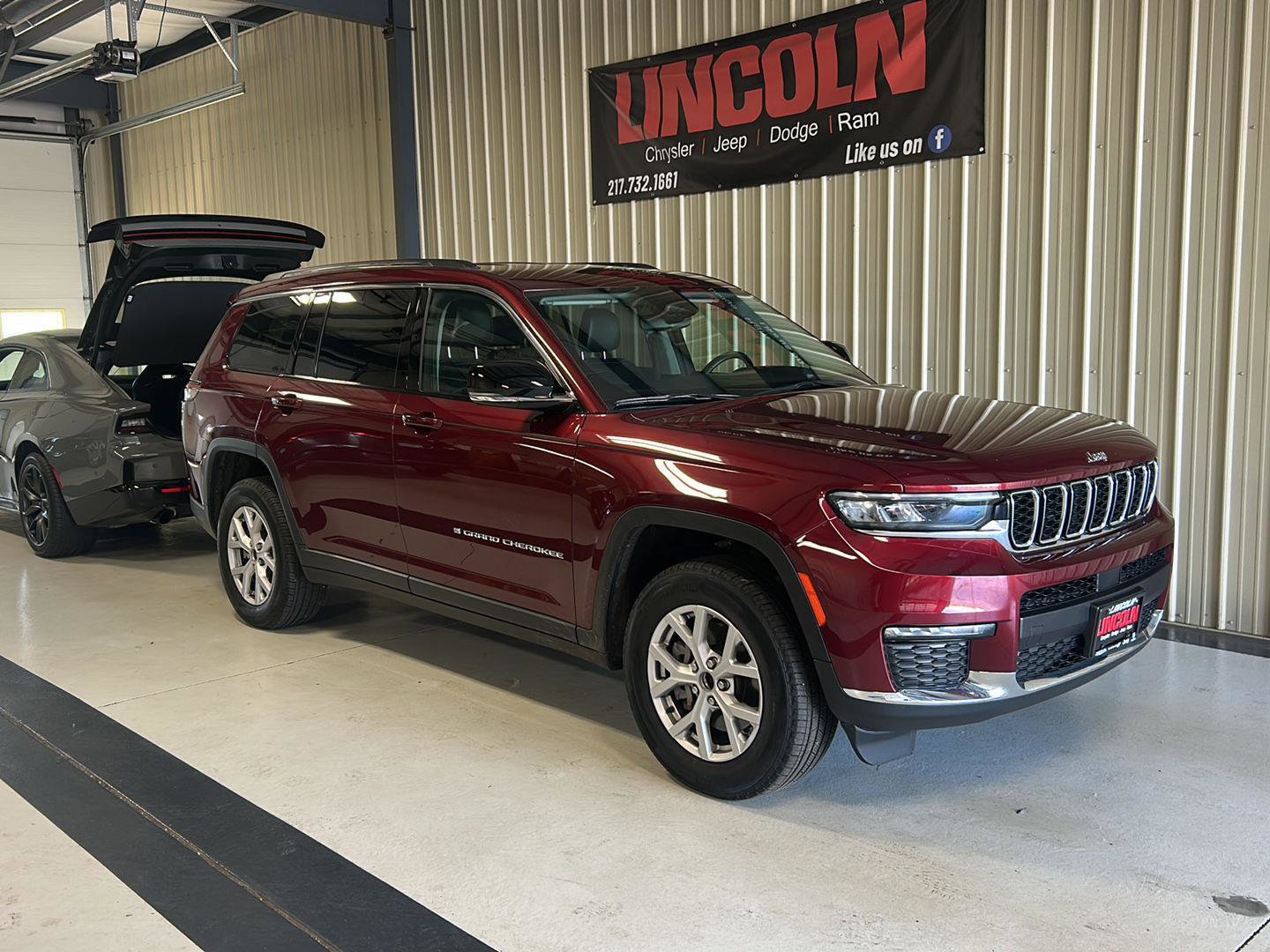 Used 2022 Jeep Grand Cherokee L Limited AWD/4WD image 4
