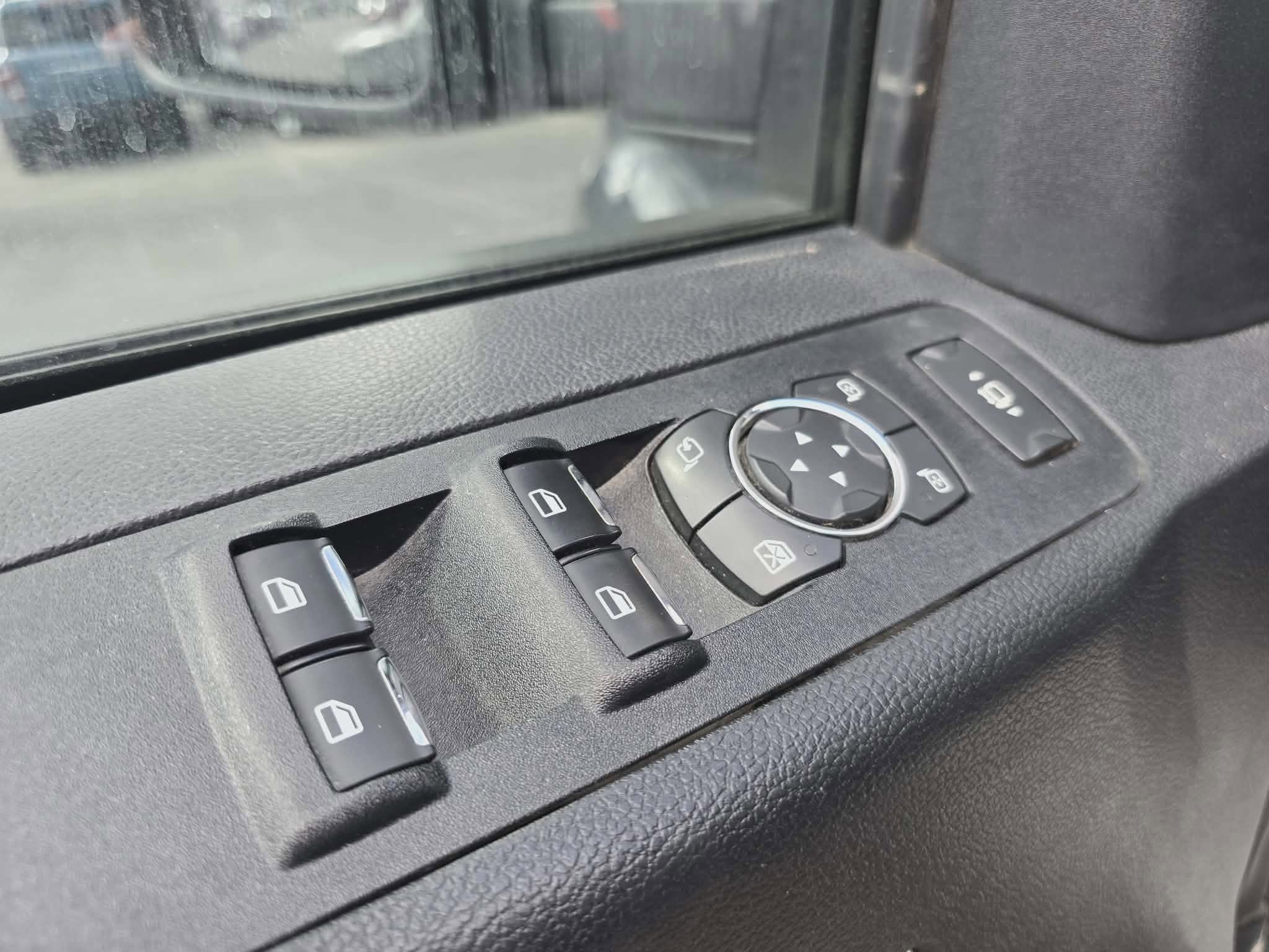 Used 2021 Ford F350 Lariat image 14