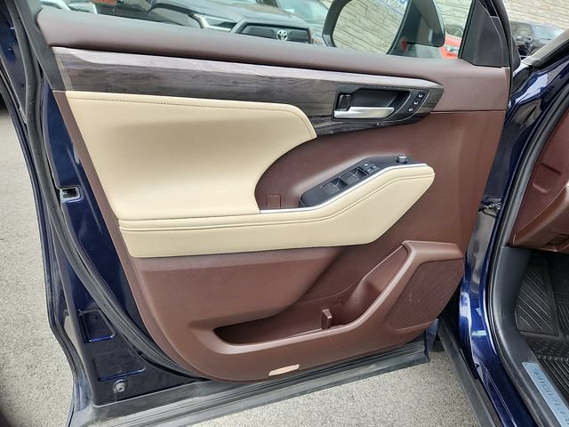 Certified 2020 Toyota Highlander Limited AWD/4WD image 12