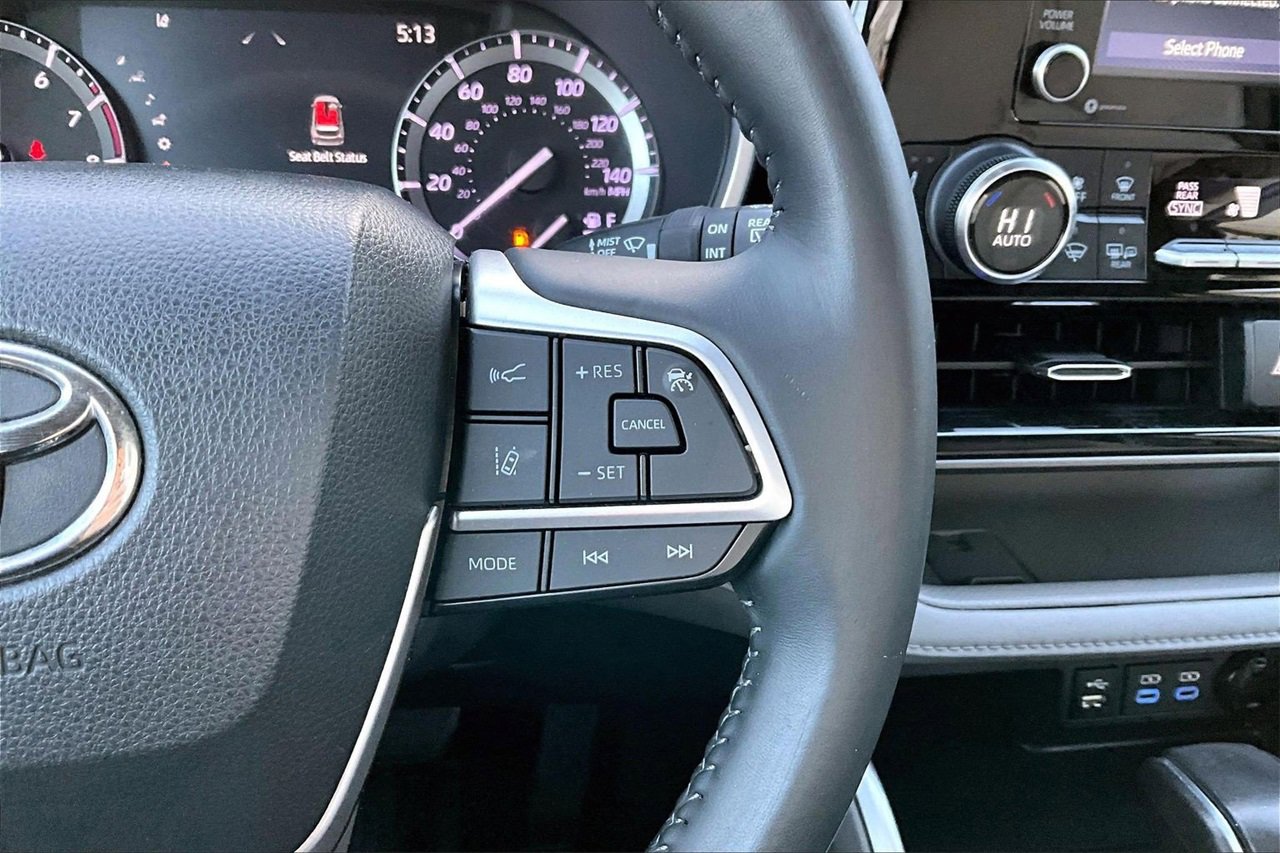 Used 2022 Toyota Highlander XLE image 30