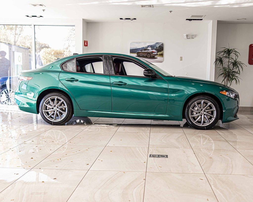 New 2025 Alfa Romeo Giulia AWD image 9
