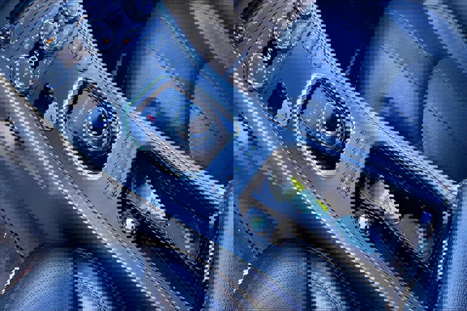 Used 2018 Land Rover Range Rover Evoque SE Premium image 14