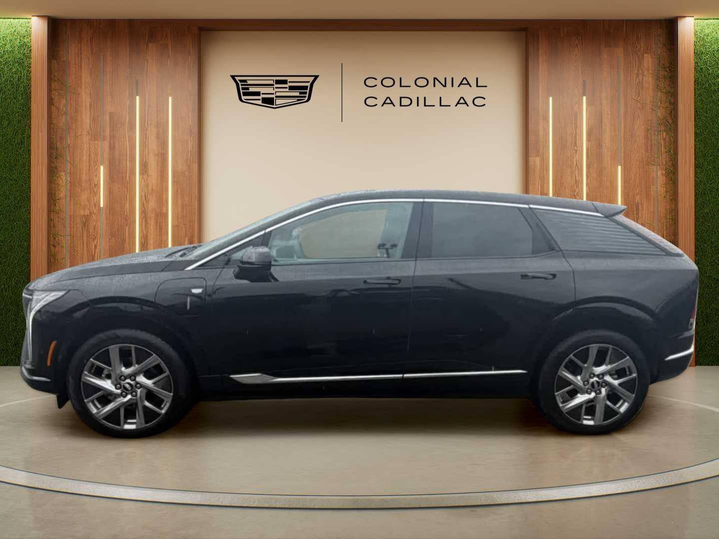 Certified 2025 Cadillac Optiq Luxury 1 AWD/4WD image 2