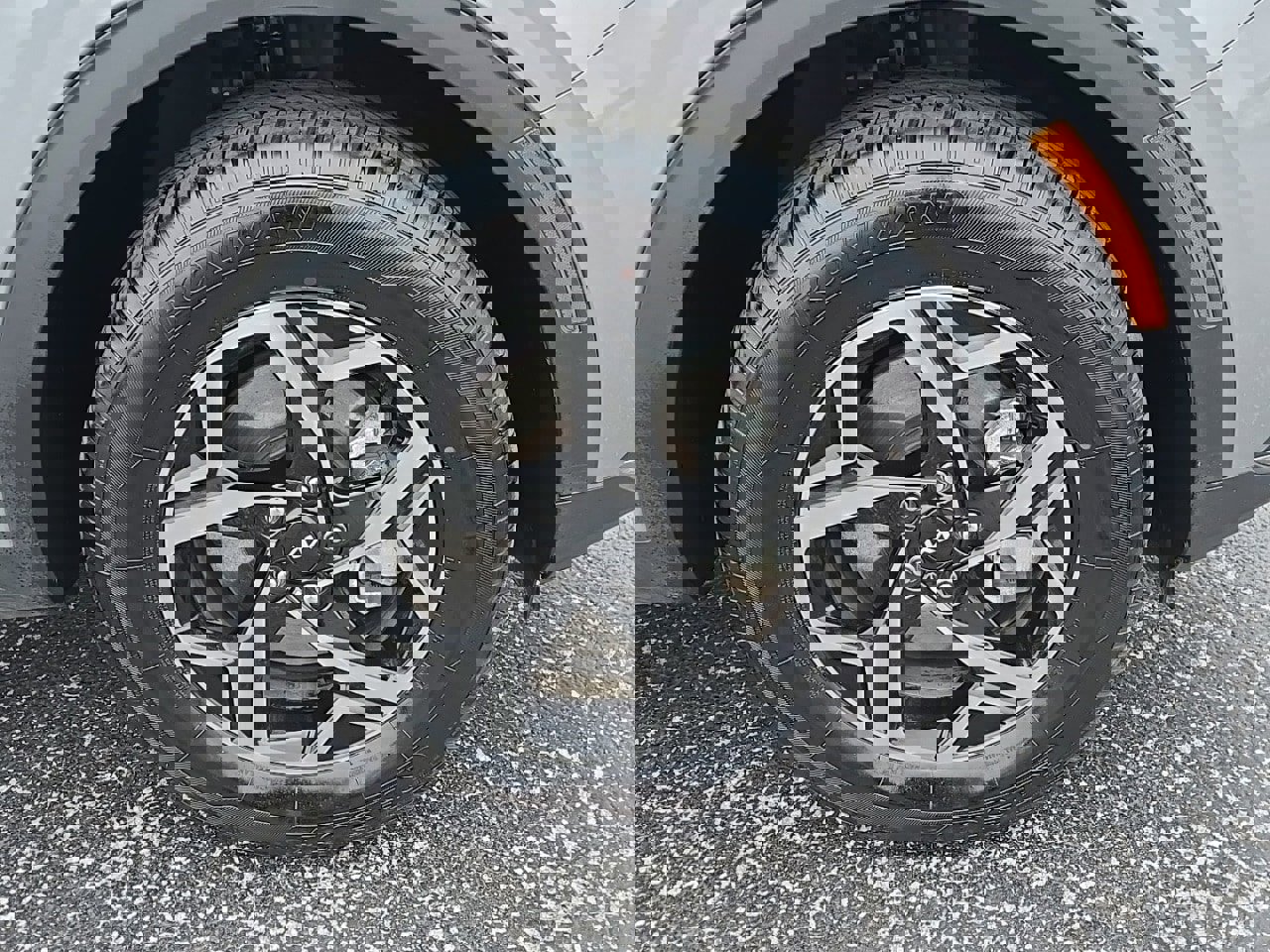 Used 2024 Kia Sportage LX image 9