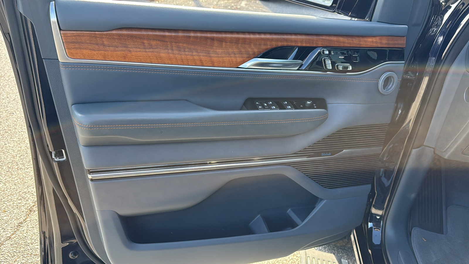 Used 2022 Jeep Grand Wagoneer Series II image 10