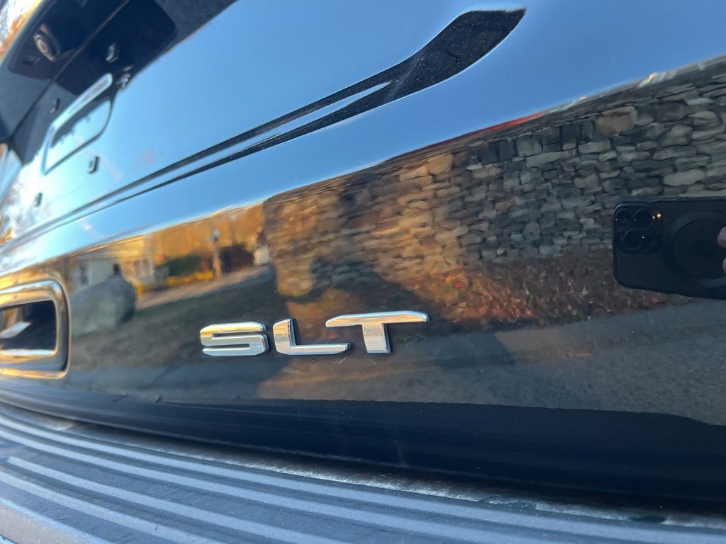 Used 2024 GMC Yukon XL SLT w/ SLT Premium Package image 9