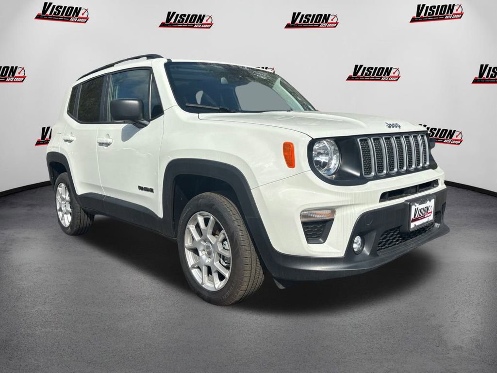Used 2023 Jeep Renegade Latitude w/ Sun/Sound Group AWD/4WD image 3