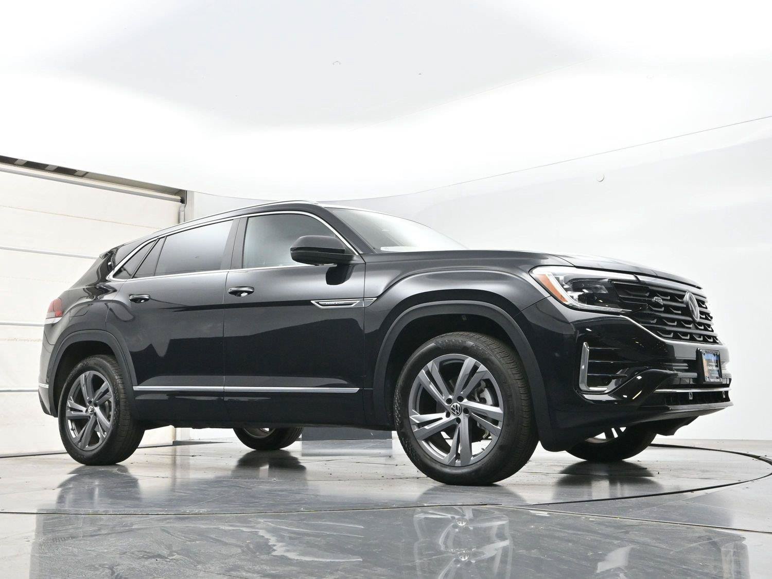Certified 2024 Volkswagen Atlas Cross Sport SEL R-Line AWD/4WD image 34