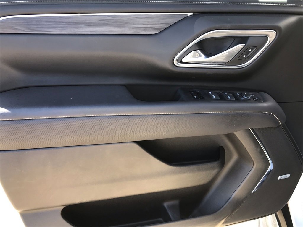 Used 2024 GMC Yukon XL SLT w/ SLT Luxury Package image 13