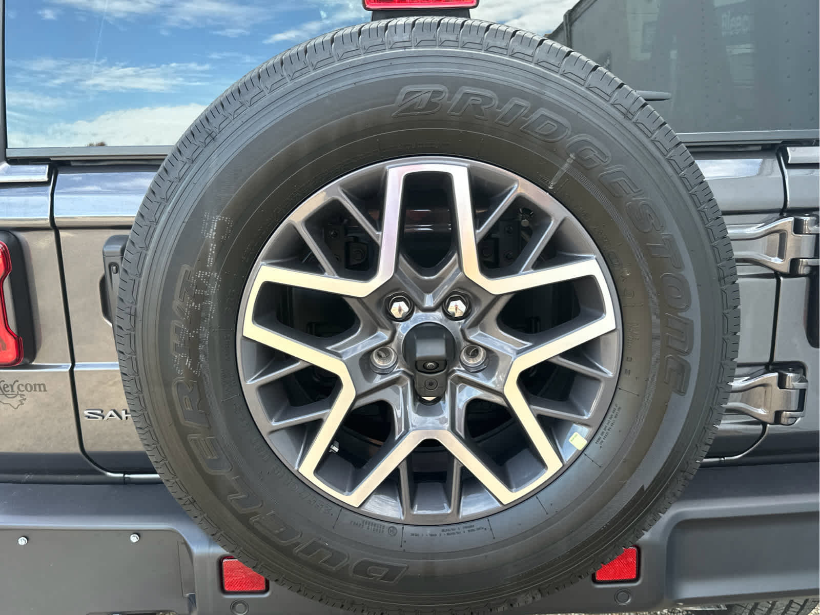 New 2025 Jeep Wrangler Sahara w/ Safety Group image 28