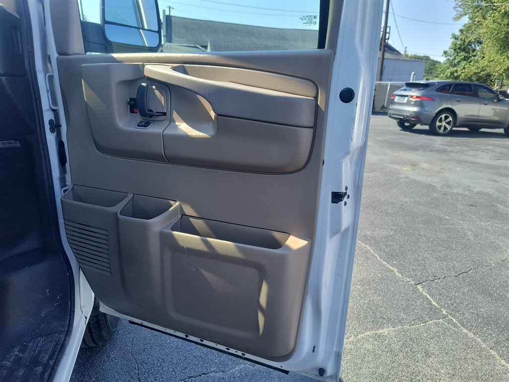 Used 2015 Chevrolet Express 2500 RWD image 20